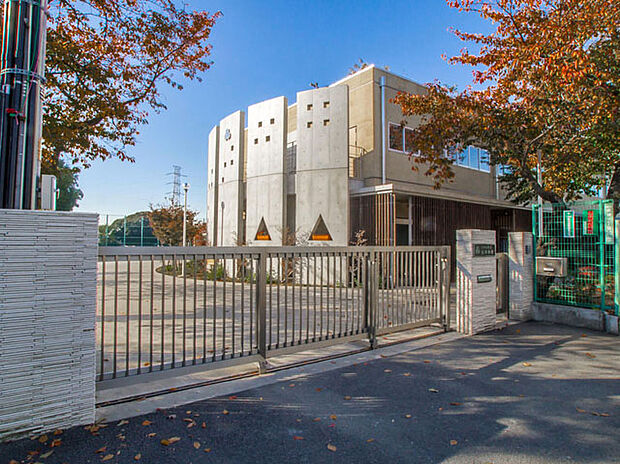 世田谷区立砧中学校（約820m）