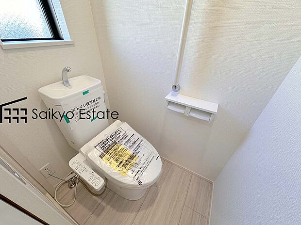 【ウォシュレット付トイレ】「温水清浄便座付きトイレ」は、日々の生活を快適にしてくれます。いつも綺麗に清潔に！
