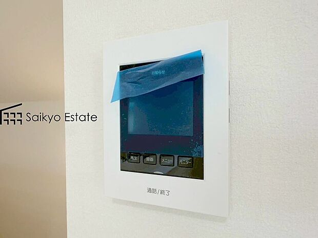 【TVモニター付きインターホン】「TVモニター付きインターホン」は、玄関に行かなくても誰が来たのか確認でき、お子様のお留守番も安心です。
