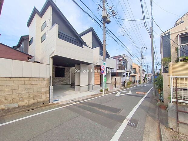 【前面道路】小学校まで徒歩約5分、中学校まで徒歩約12分でお子様が無理なく通える距離です。保育園や幼稚園も近くに多数あり、子育てファミリーには嬉しい環境です！