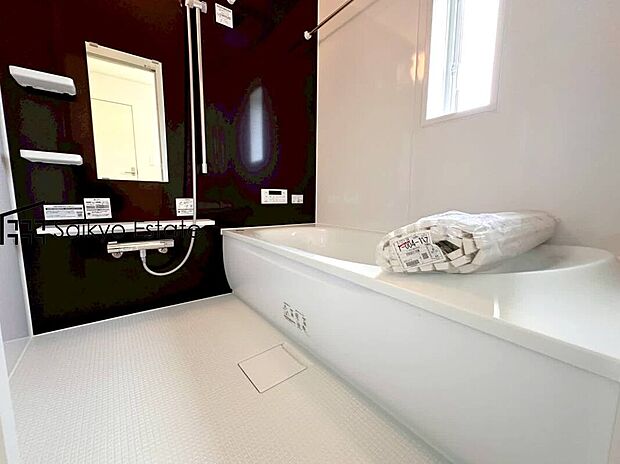 【浴室】一日の疲れを癒してくれる一坪タイプの広々バスルーム♪雨の日のお洗濯にも大活躍な浴室暖房乾燥機付きです！