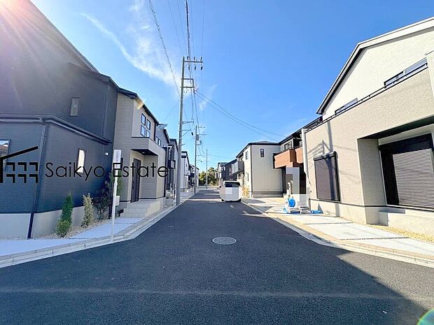 【前面道路】現地周辺には、保育園、小学校、中学校など教育施設が徒歩圏内に点在。お子様を目の届く範囲で通学させることができ、家族に安心なロケーションです!この機会に是非現地をご覧ください。