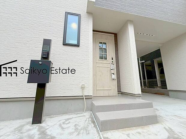 【玄関】ZEH水準の省エネ住宅！ガスを効率よく使えるハイクオリティ熱源器「エコジョーズ」標準装備！暮らしの質を高めてくれます！
