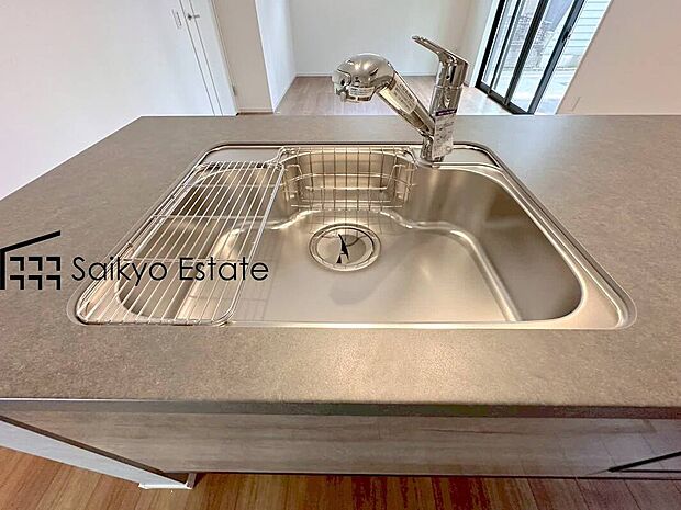 【【浄水器】】浄水器をスリムに内蔵したハンドシャワー式の水栓金具です。シンクもスッキリ！