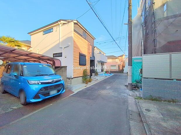 【前面道路】交通量の少ない前面道路ですので、小さなお子様がいらっしゃるご家庭でも安心してお住まいになれます。