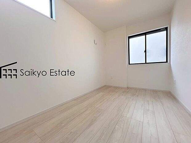 【洋室】収納付き居室が3部屋ございますので、書斎や子供部屋、収納部屋などライフステージに合わせてご利用いただけます。
