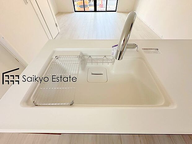 【【浄水器】】浄水器をスリムに内蔵したハンドシャワー式の水栓金具です。シンクもスッキリ！