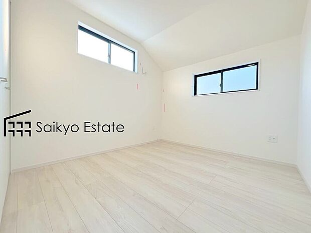 【洋室】2面採光で明るく風通しも良好です！天気の良い日は是非窓を開けて空気の入れ替えをしてみるのはいかがでしょうか♪