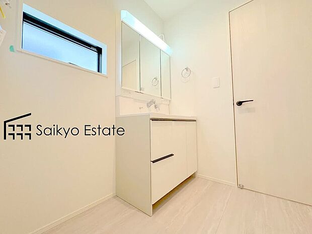 【【 シャンプードレッサー付洗面化粧台】】「シャンプードレッサー付きの洗面台」は暮らしを快適にしてくれます。朝の身支度もスムーズに♪