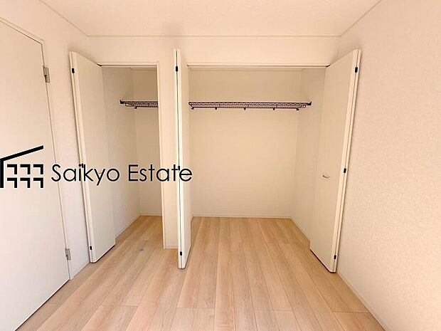 【収納】各居室に収納を設けておりますので、衣類の他にもカバンや小物など何でも収納して、居室の全空間を有効活用できます♪