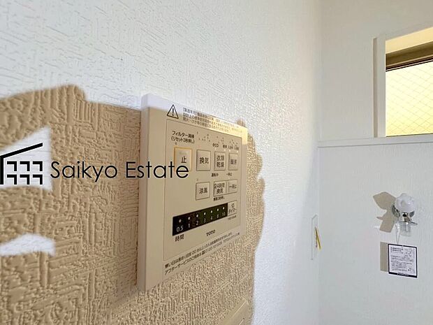 【浴室暖房換気乾燥機】「浴室暖房乾燥機」は梅雨や花粉の時期、雨の日の洗濯物の乾燥に重宝します。寒い冬も入浴前の暖房運転で快適なバスタイムを♪