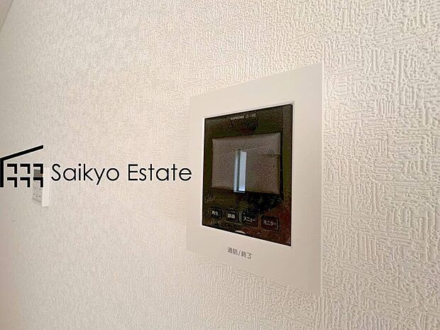 【TVモニター付きインターホン】「TVモニター付きインターホン」は、玄関に行かなくても誰が来たのか確認でき、お子様のお留守番も安心です。