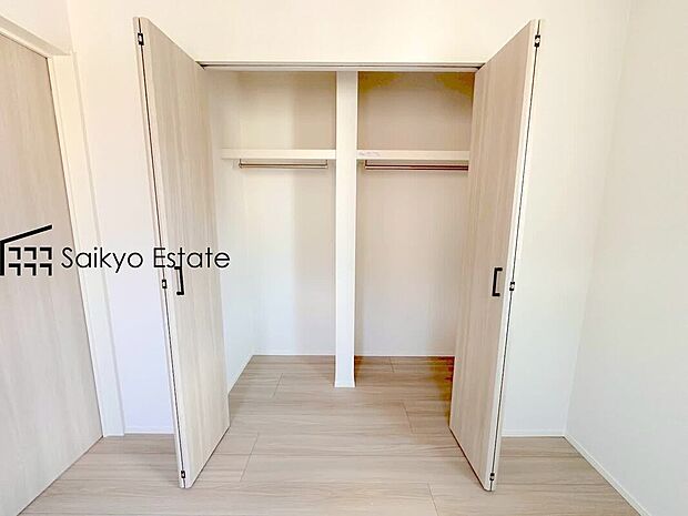 【収納】各居室に収納を設けておりますので、衣類の他にもカバンや小物など何でも収納して、居室の全空間を有効活用できます♪