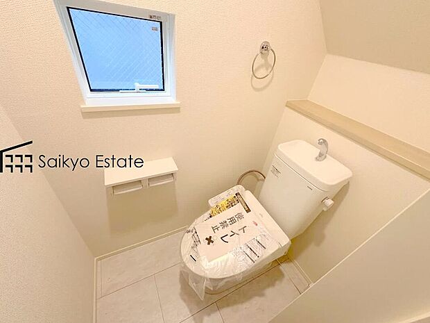 【ウォシュレット付トイレ】「温水清浄便座付きトイレ」は日々の生活を快適にしてくれます。毎日使う場所だからこそ、こだわりたいポイントですね。