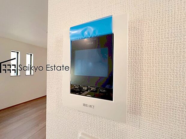 【TVモニター付きインターホン】「TVモニター付きインターホン」は、玄関に行かなくても誰が来たのか確認でき、お子様のお留守番も安心です。