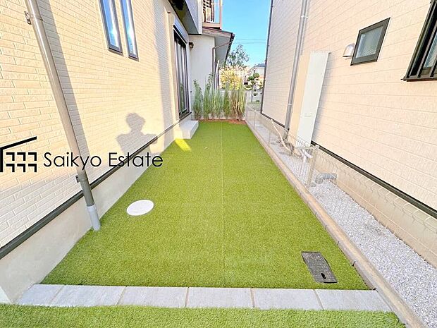 【お庭(B号棟)】小・中学校が徒歩10分圏内で、お子様が無理なく通える距離です保育園や幼稚園も近くに多数あり、子育てファミリーには嬉しい環境です!