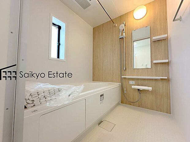 【浴室】一日の疲れを癒してくれる一坪タイプの広々バスルーム♪雨の日のお洗濯にも大活躍な浴室暖房乾燥機付きです！