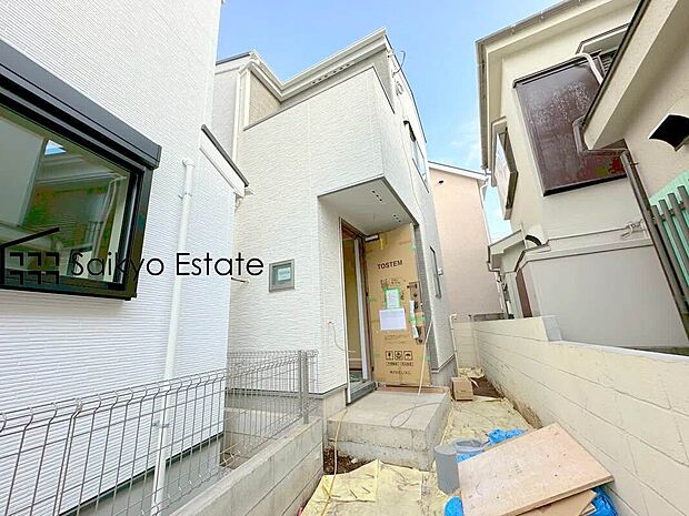 【現地外観】小学校まで徒歩約7分、中学校まで徒歩約6分でお子様が無理なく通える距離です。幼稚園や保育園も近くに多数あり、子育てファミリーには嬉しい環境です！