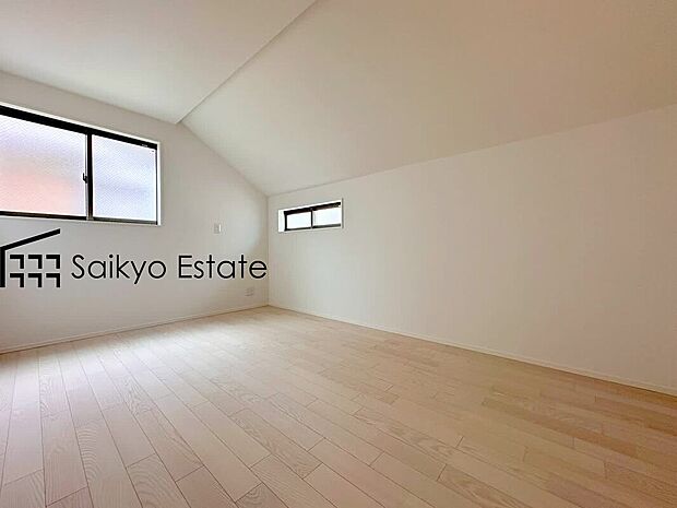 【洋室(1号棟)】2面採光で明るく風通しも良好です!天気の良い日は是非窓を開けて空気の入れ替えをしてみるのはいかがでしょうか♪