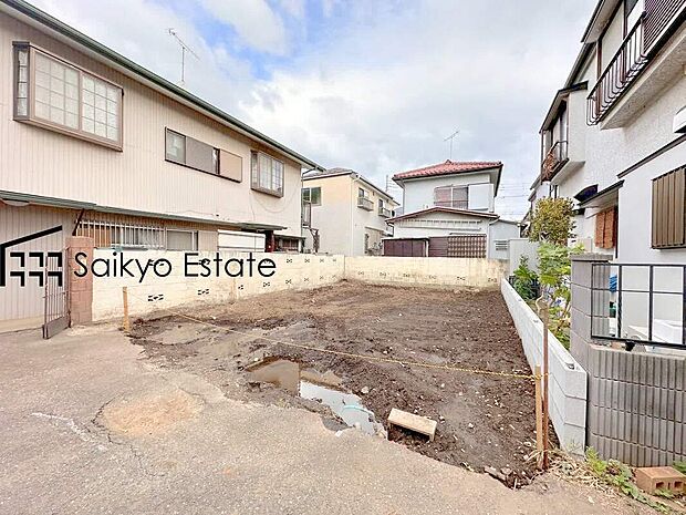 【現地外観】スーパーまで徒歩約6分など、周辺は商業施設が充実した暮らし便利な立地です！急なお買い物も安心です♪