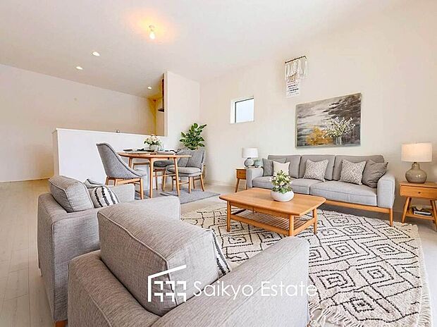 【リビング【施工例】】家族が集い、楽しい会話と美味しいごはん。何気ない家族団らんの時間が幸せに感じられる、そんな空間になりそうです。
