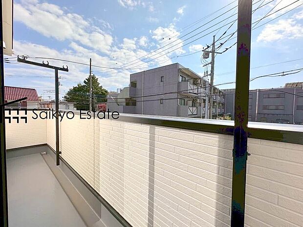 【バルコニー】「武蔵関公園」まで徒歩約6分、「都立東伏見公園」まで徒歩約17分など周辺は公園が点在する緑豊かな住環境です。この機会に是非、周辺環境も併せて現地をご覧ください。