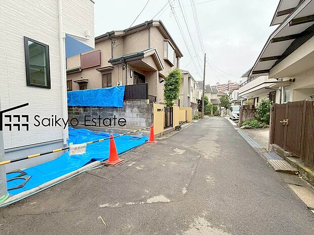 【前面道路】交通量の少ない前面道路ですので、小さなお子様がおられるご家庭でも安心してお住まいいただけます。