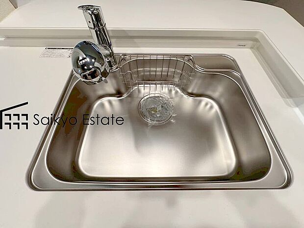 【【浄水器】】浄水器をスリムに内蔵したハンドシャワー式の水栓金具です。シンクもスッキリ！