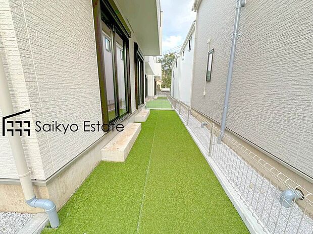 【庭】南庭がございますので、家庭菜園やガーデニング、夏はお子様の水遊びやBBQなど楽しみが広がります♪
