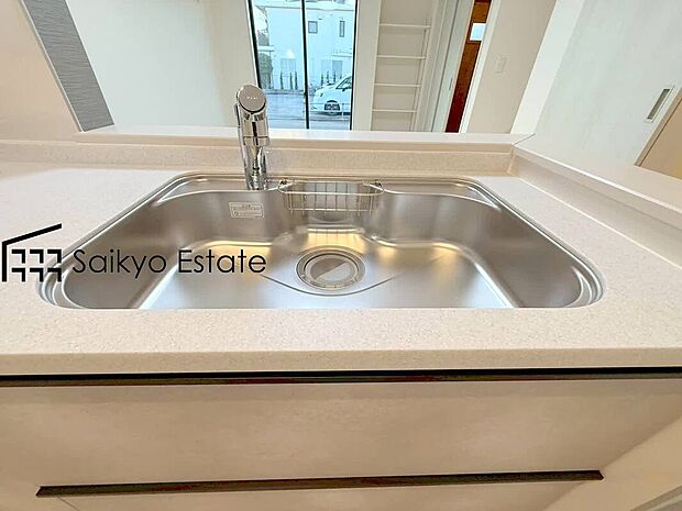 【【浄水器】】浄水器をスリムに内蔵したハンドシャワー式の水栓金具です。シンクもスッキリ！