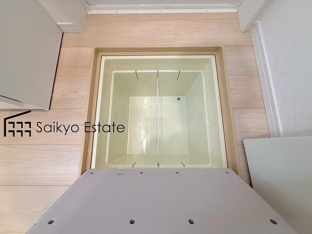 【【床下収納】】日用品のストックや、使用頻度の低い物などを収納するのに便利なスペースです。