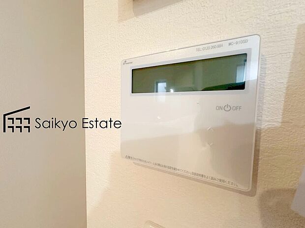 【床暖房】「リビング床暖房」は、空気を汚さずに室内を快適な温度に保ってくれます。お子様でも安心してつける事ができる暖房器具です。