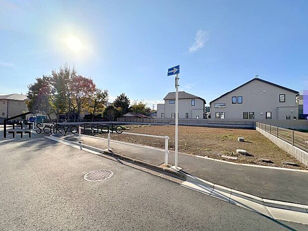 【現地外観】小学校まで徒歩約5分、中学校まで徒歩約14分でお子様が無理なく通える距離です。保育園や幼稚園も近くに多数あり、子育てファミリーには嬉しい環境です!