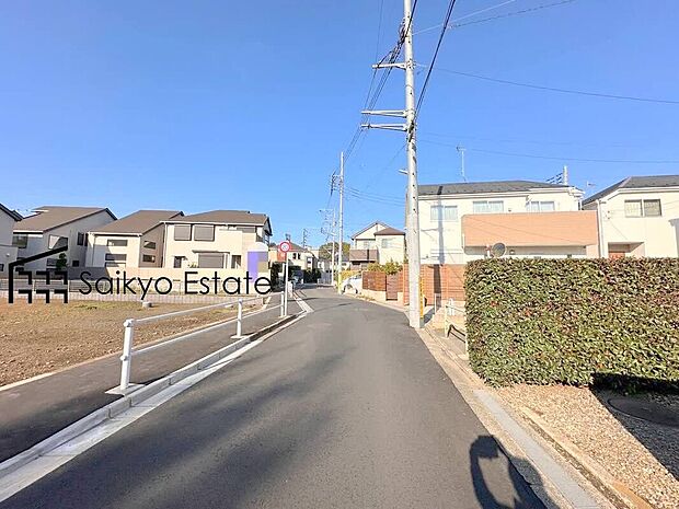 【前面道路】前面道路、6mの幅員がございますので、駐車もスムーズに行えます!駐車が少し苦手なママさんでも安心ですね♪