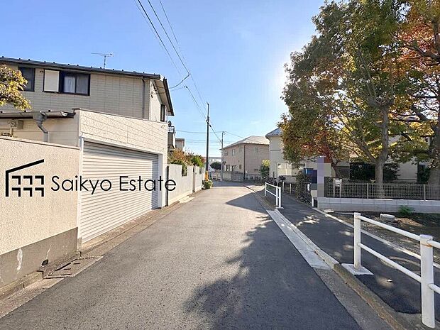 【前面道路】交通量の少ない前面道路ですので、小さなお子様がおられるご家庭でも安心してお住まいいただけます。