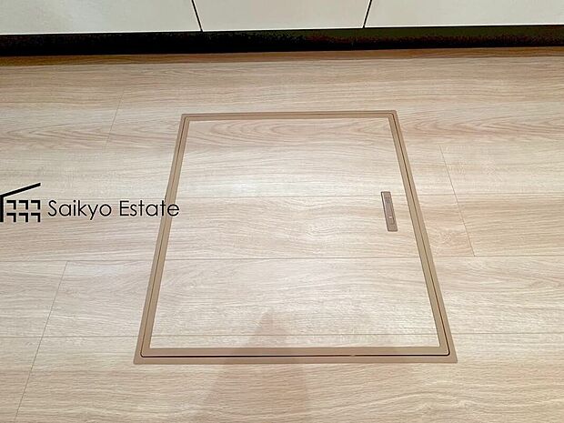 【床下収納】「床下収納」はストックの食材や普段使わない調理器具・食器などを管理しやすく収納できます。