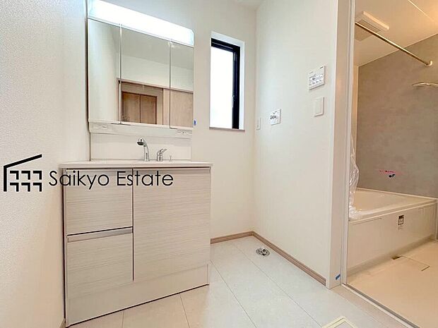 【シャンプードレッサー付洗面化粧台】「シャンプードレッサー付きの洗面台」は暮らしを快適にしてくれます。朝の身支度もスムーズに♪