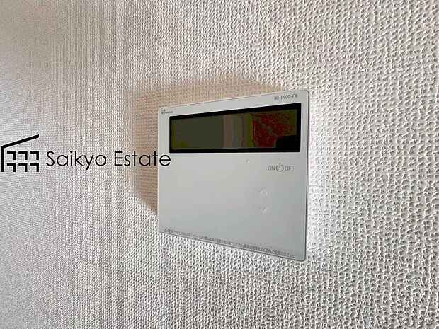 【オートバスシステム】「オートバスシステム」は浴室のお湯張り、温度調整などを、キッチンなど浴室以外から操作が出来る便利なシステムです。
