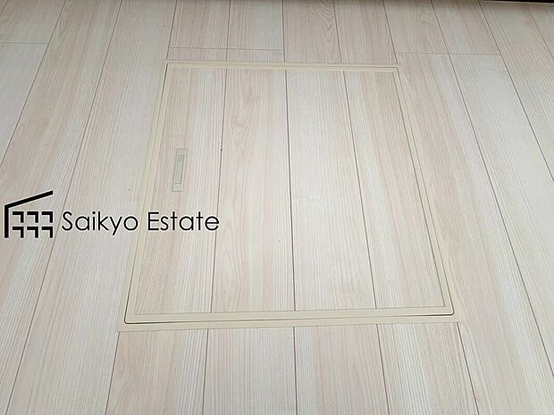 【床下収納】「床下収納」はストックの食材や普段使わない調理器具・食器などを管理しやすく収納できます。
