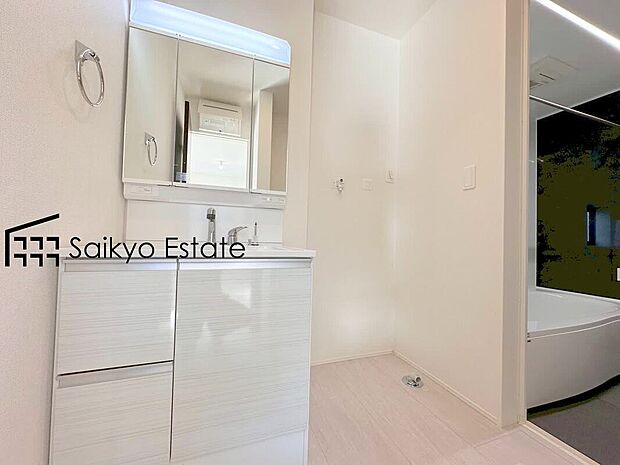 【シャンプードレッサー付洗面化粧台】「シャンプードレッサー付きの洗面台」は暮らしを快適にしてくれます。朝の身支度もスムーズに♪