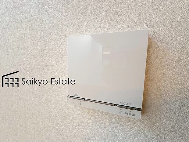 【床暖房】「リビング床暖房」は、空気を汚さずに室内を快適な温度に保ってくれます。お子様でも安心してつける事ができる暖房器具です。
