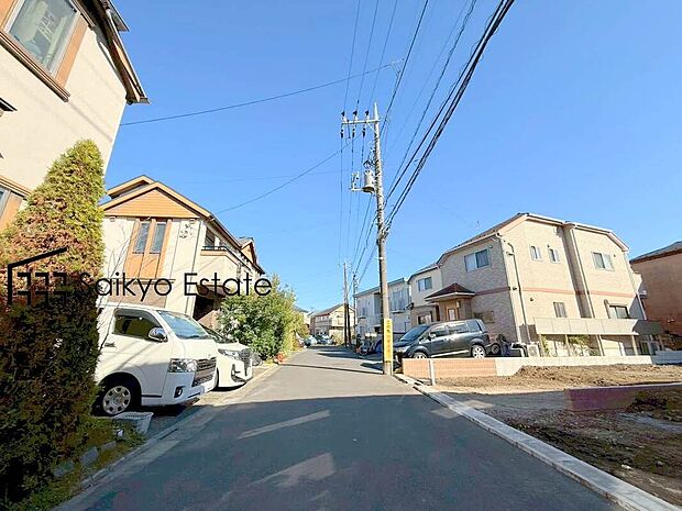 【前面道路】交通量の少ない前面道路ですので、小さなお子様がおられるご家庭でも安心してお住まいいただけます。