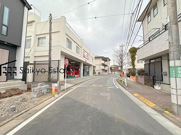 【前面道路】交通量の少ない前面道路ですので、小さなお子様がおられるご家庭でも安心してお住まいいただけます。