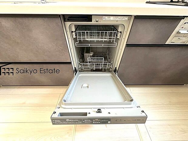 【食洗機】手洗いよりも経済的で家計に優しい「ビルトイン食洗機」が標準装備なのはママの強い味方ですね。