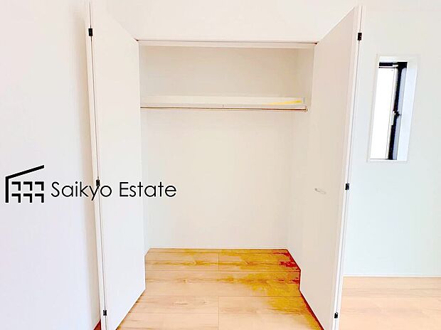 【収納（施工例）】各居室に収納を完備しておりますので、居室の全空間を有効活用出来ます。自分好みのお部屋で、ゆったりお寛ぎ頂けます。