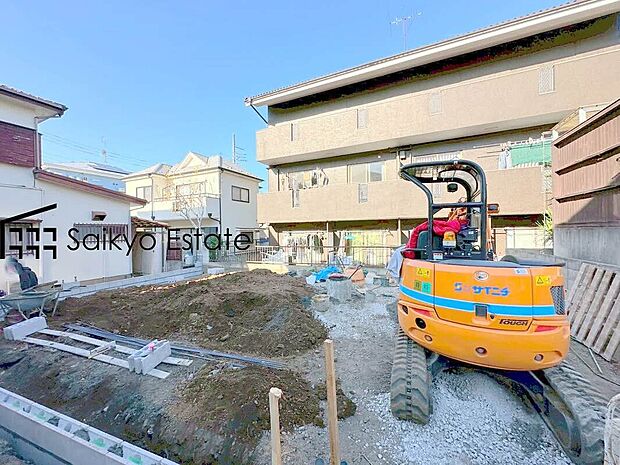 【現地写真】設計性能評価取得済で断熱性や耐震性に優れた安心の邸宅です！敷地面積33坪超！17帖以上の広々LDK×居室3部屋！WIC2箇所！全室南向き！陽当り、通風良好です！