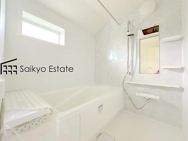 【浴室】一日の疲れを癒してくれる一坪タイプの広々バスルーム♪雨の日のお洗濯にも大活躍な浴室暖房乾燥機付きです！