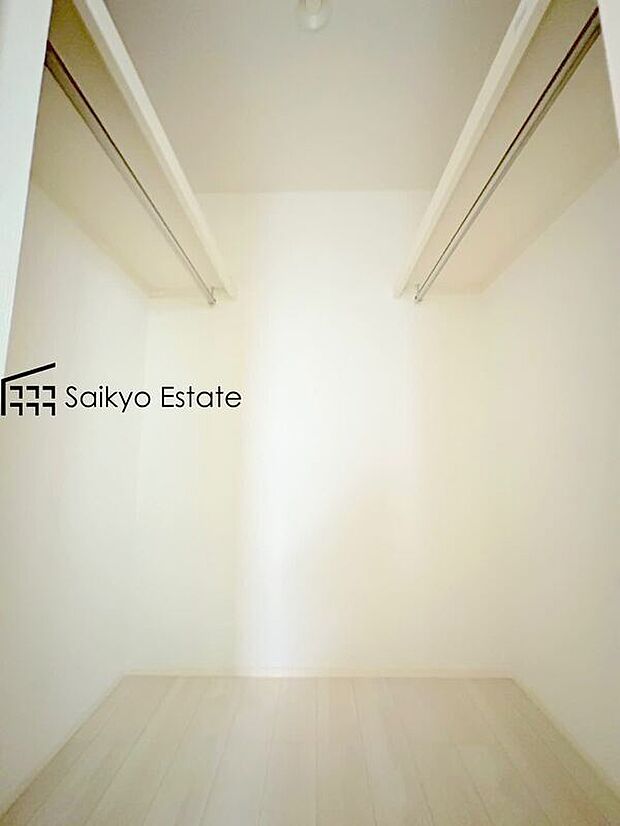 【WIC】各居室収納完備！6.13帖の洋室にはWICがございます。たっぷり収納ができるWICは衣替え不要で、すぐに使え、片付け上手に！