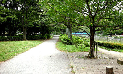 成田西四丁目緑地 約323ｍ(徒歩約5分)