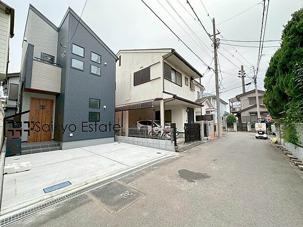 【前面道路】交通量の少ない前面道路ですので、小さなお子様がおられるご家庭でも安心してお住まいいただけます。